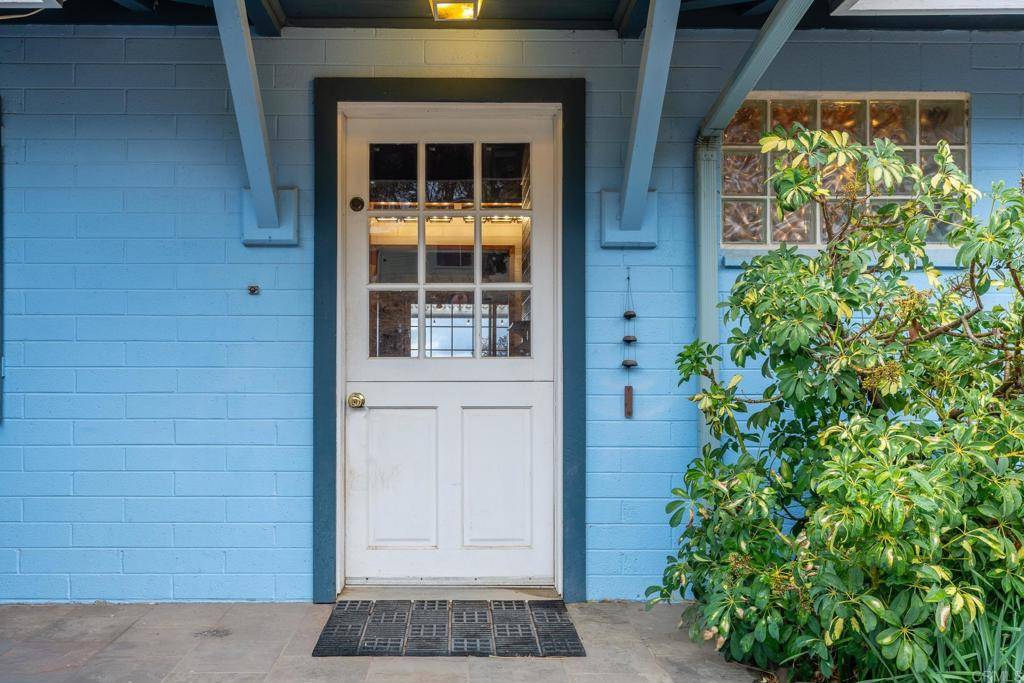 Alpine, CA 91901,668 Starbright LN