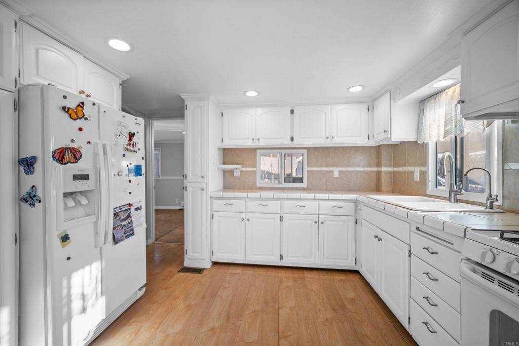 Clairemont Mesa, CA 92117,6460 Convoy Court #237