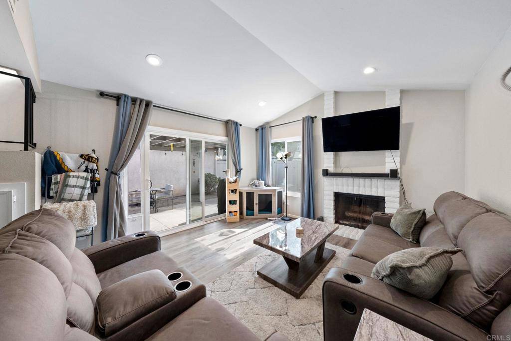 Santee, CA 92071,9560 Frank WAY