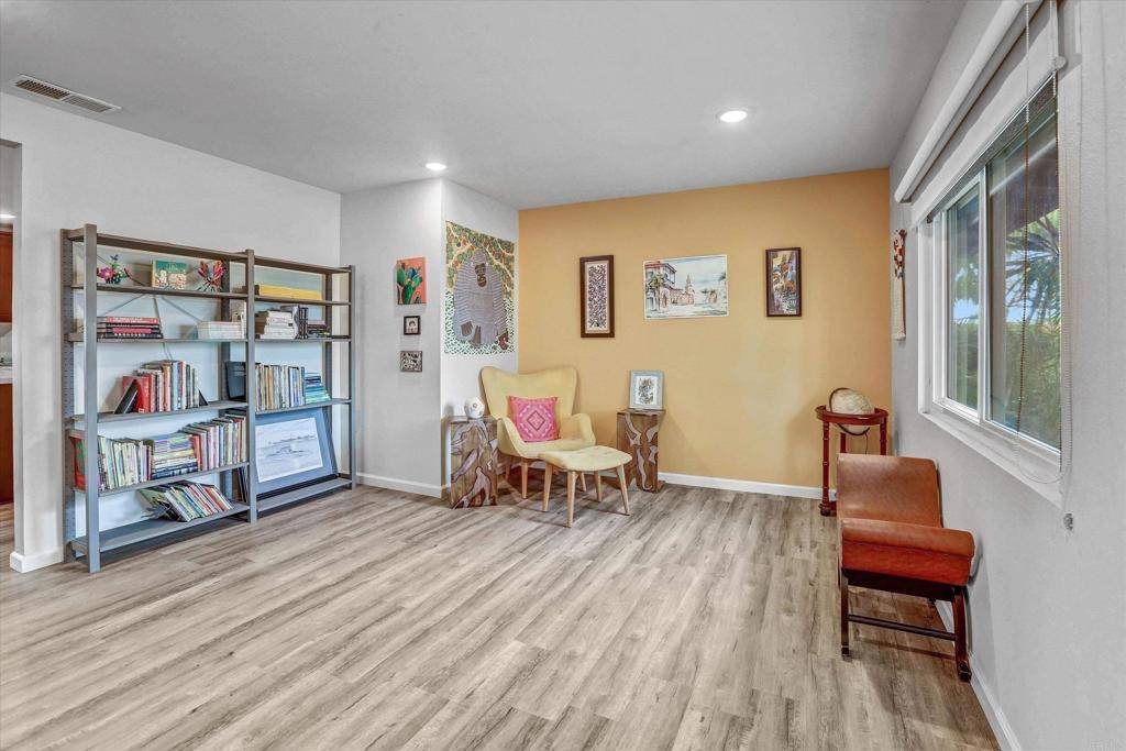 San Diego, CA 92114,7977 Pala ST