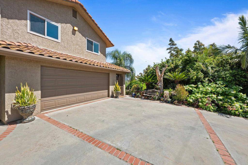 Fallbrook, CA 92028,979 Canyon Heights RD