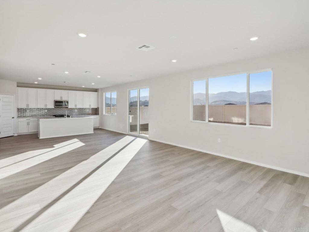 Lake Elsinore, CA 92532,19417 Brush Creek Way