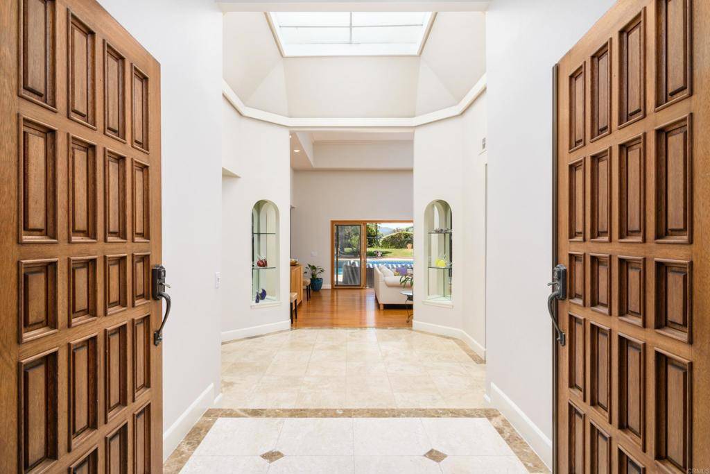 Escondido, CA 92029,341 Pico De La Loma