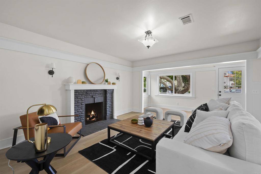 Coronado, CA 92118,311 B AVE