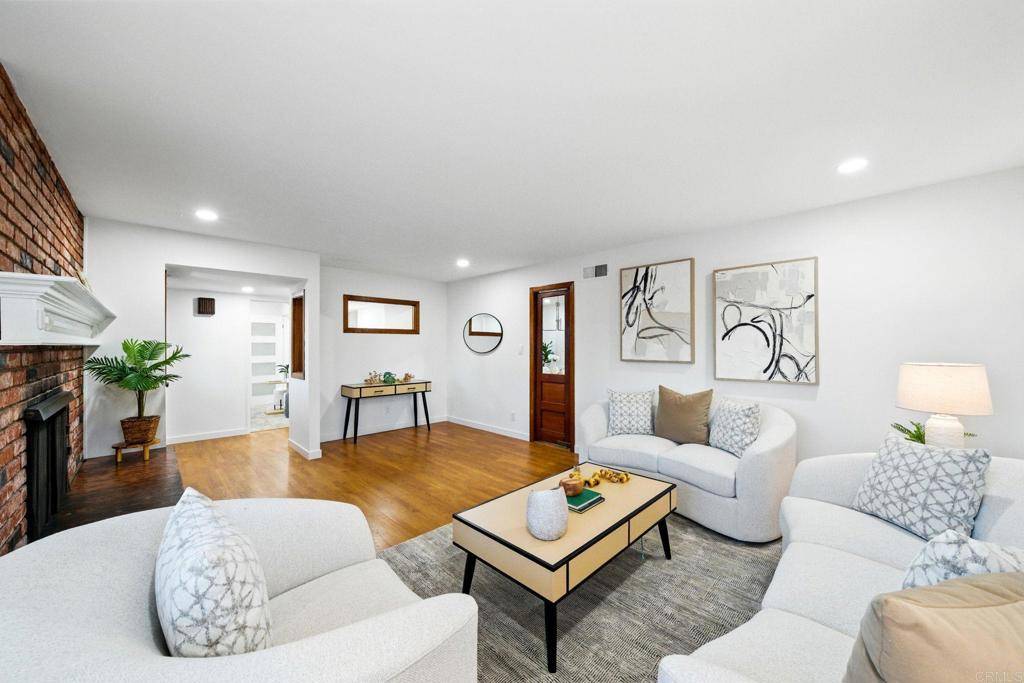 La Mesa, CA 91941,8850 Fabienne way