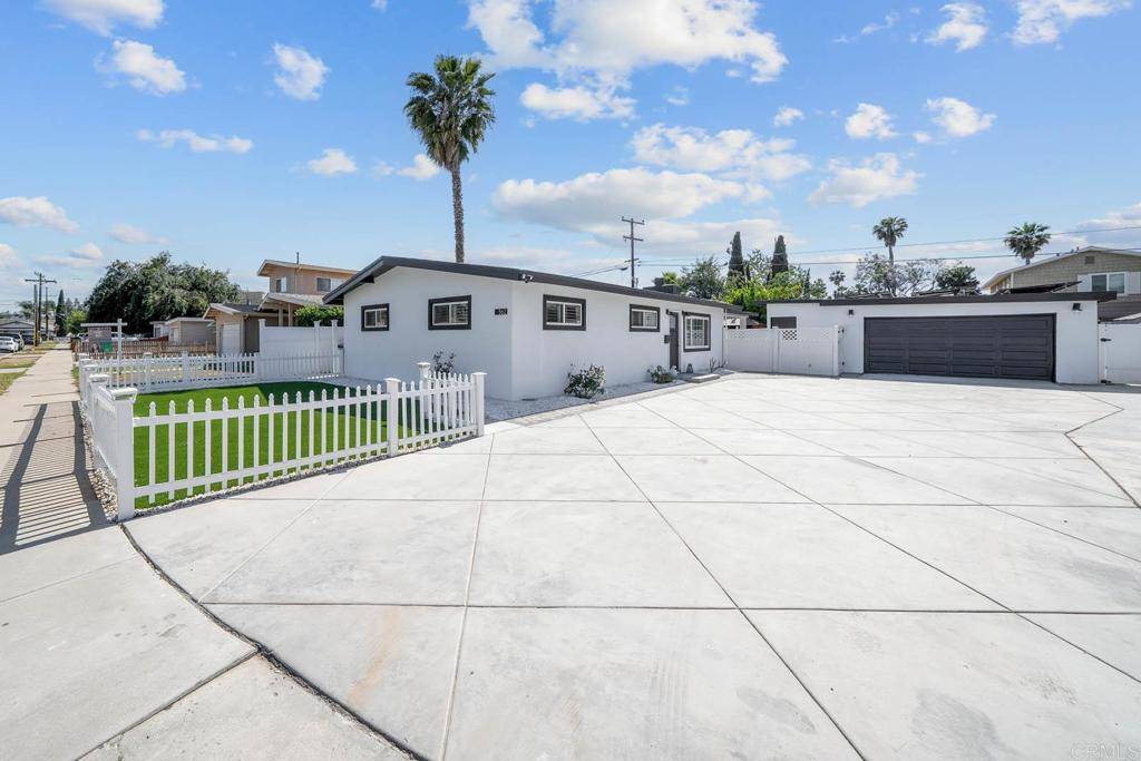 El Cajon, CA 92020,562 Lindsay ST
