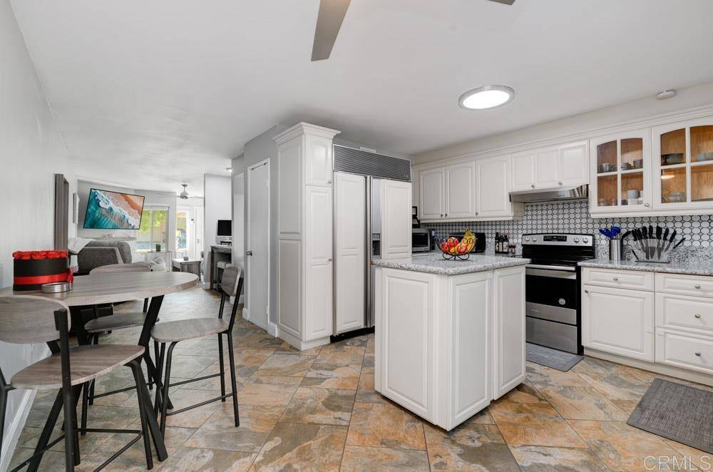 Escondido, CA 92026,264 Espanas Gln