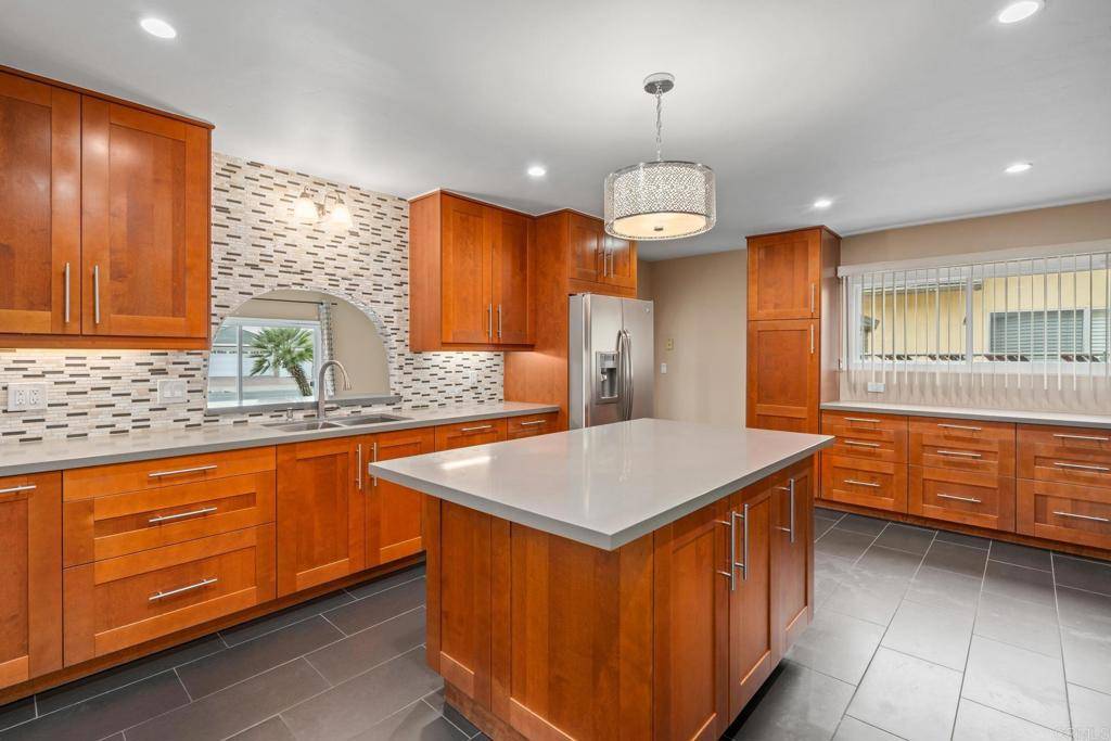 San Diego, CA 92154,2862 Coronado AVE