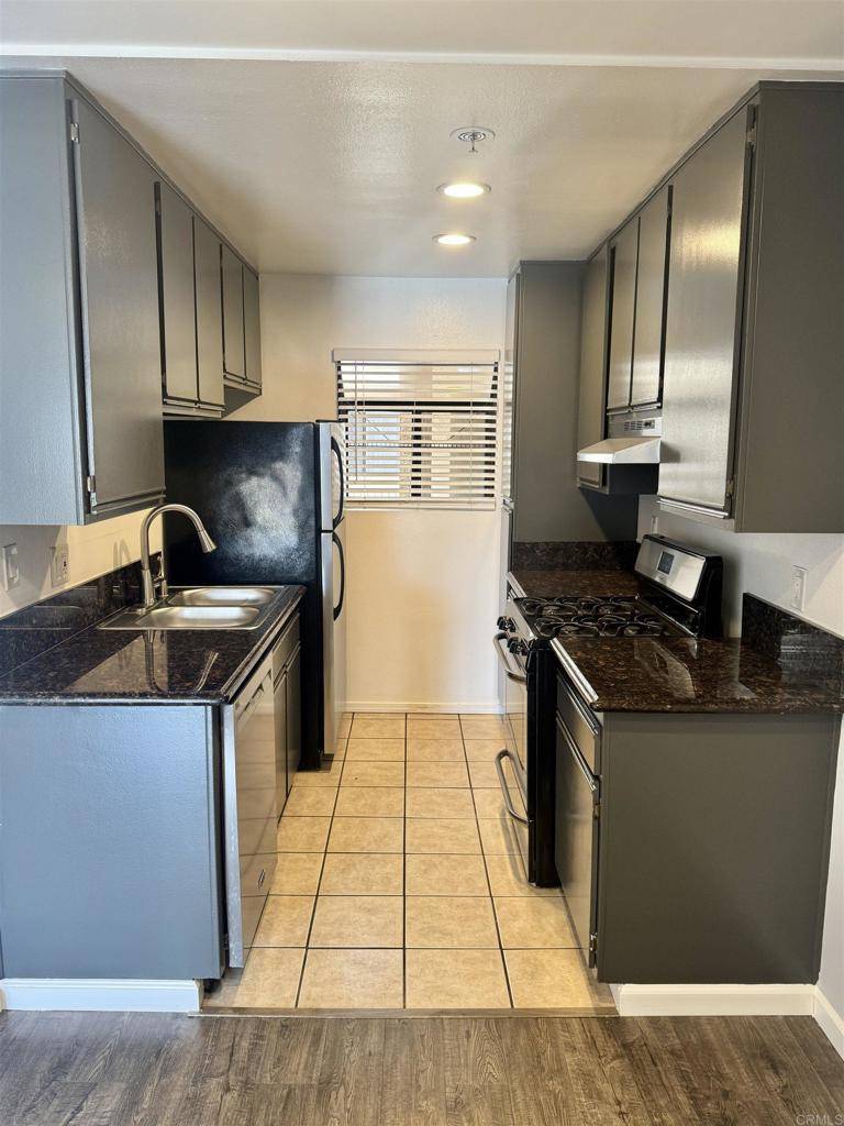 Los Angeles, CA 90048,100 N Clark DR #203