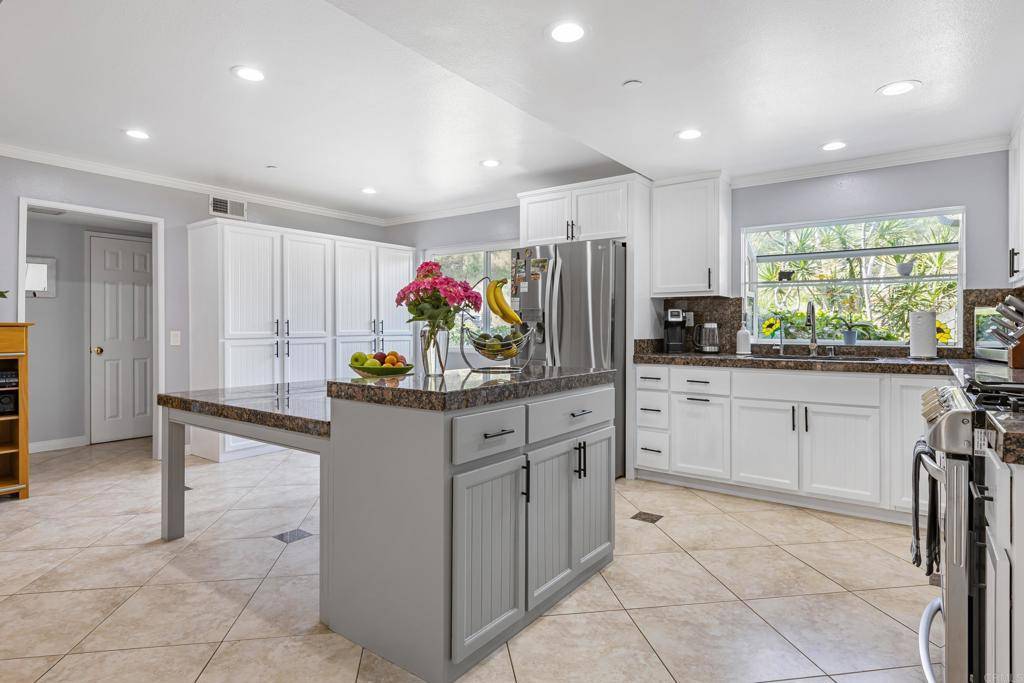 Spring Valley, CA 91977,9915 JACOBY RD