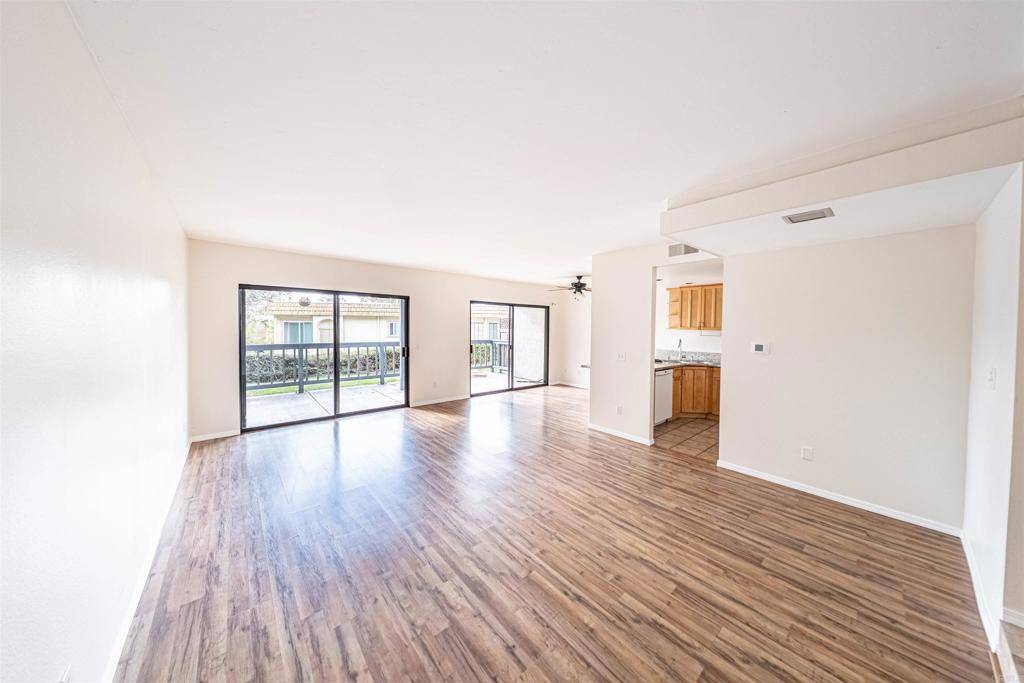 Carlsbad, CA 92009,2374 caringa #b
