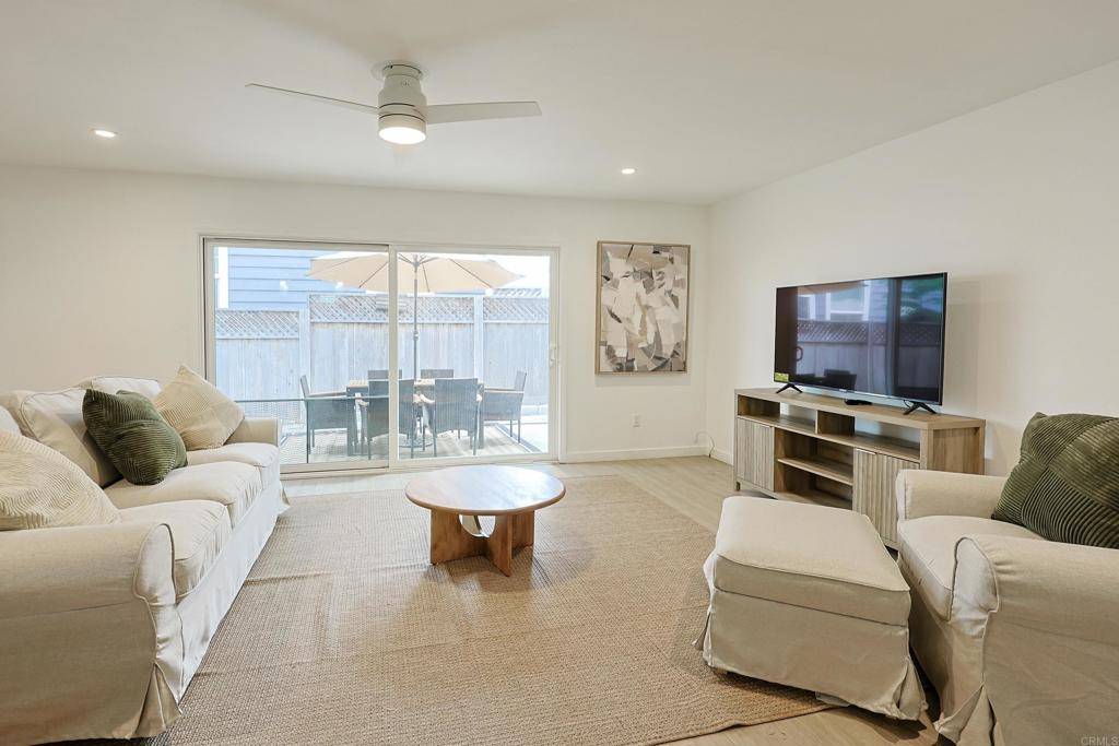 Coronado, CA 92118,747 D AVE