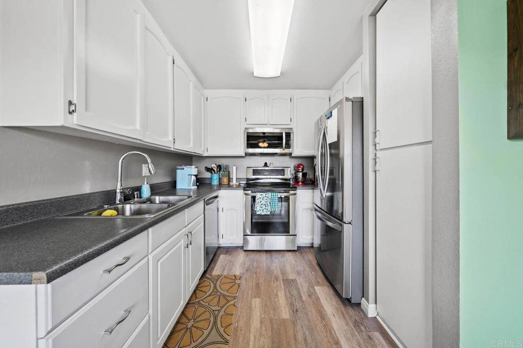 Oceanside, CA 92057,218 Holiday WAY