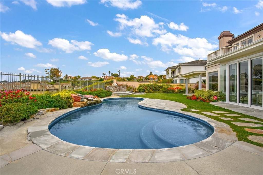 Rolling Hills Estates, CA 90274,3 Santa Rosa