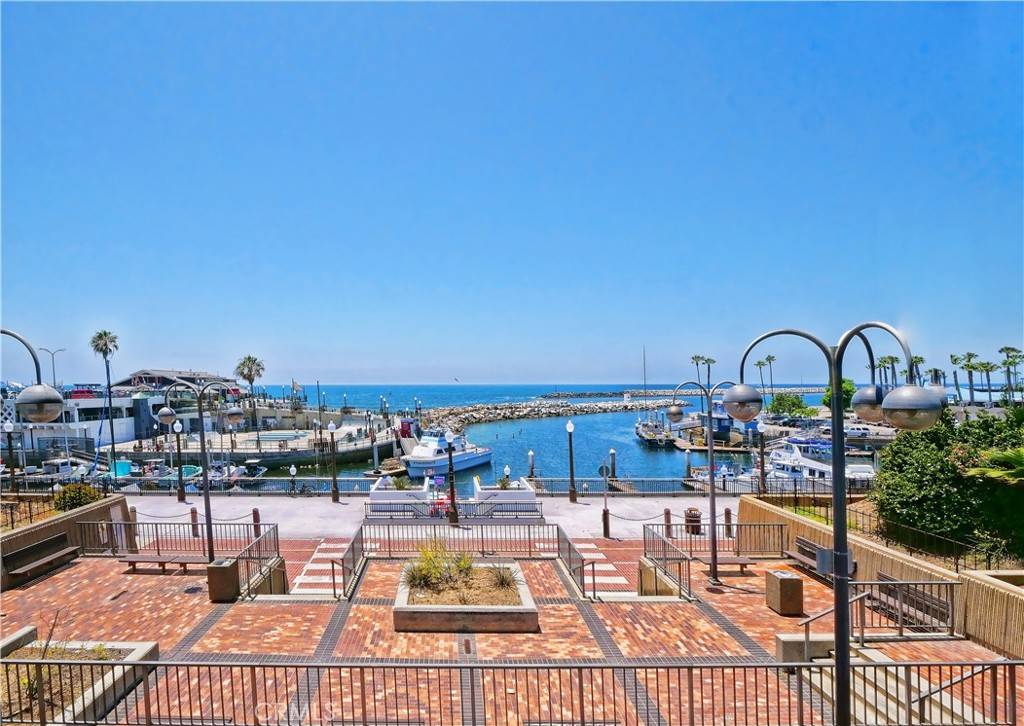 Redondo Beach, CA 90277,630 The Village #206