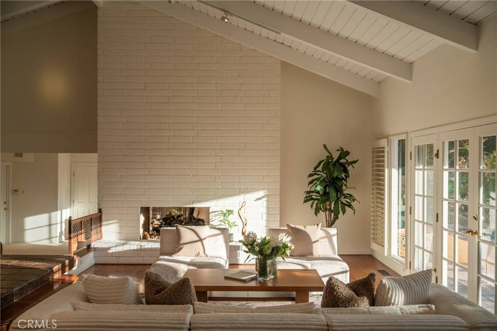 Beverly Hills, CA 90210,9472 Rembert LN