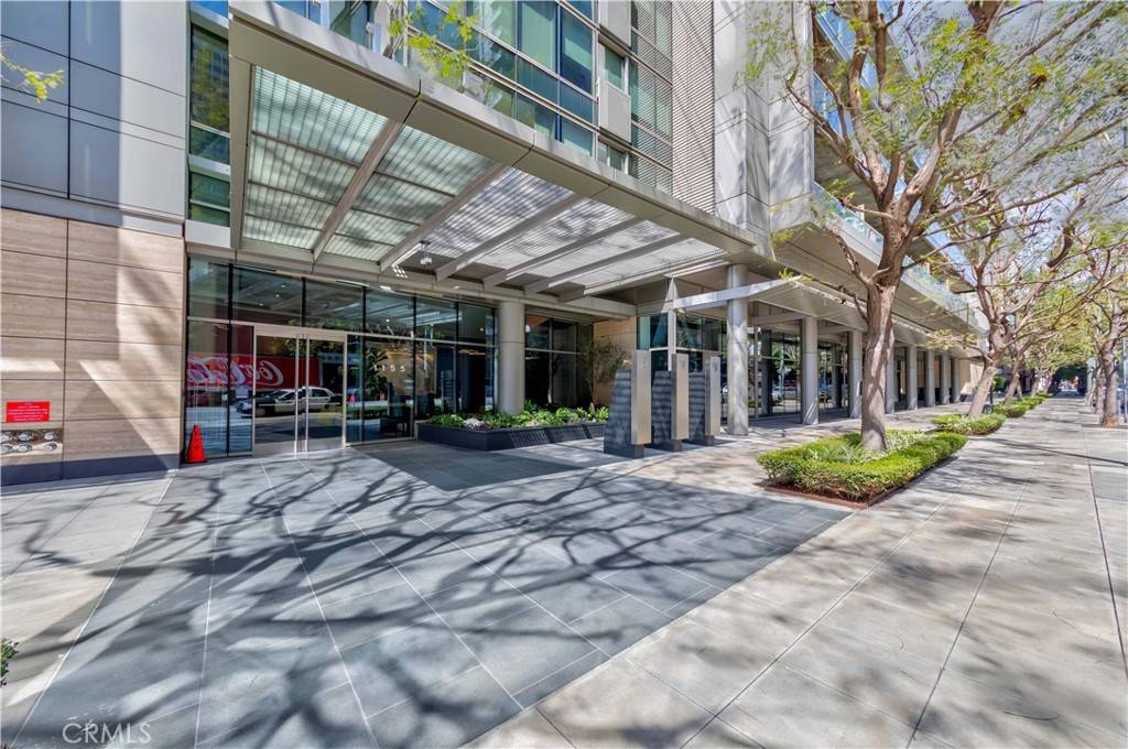 Los Angeles, CA 90015,1155 S Grand AVE #909