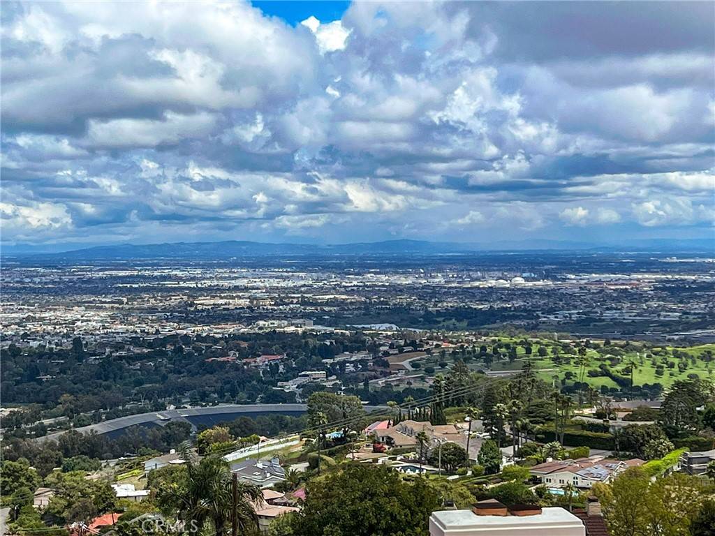 Rancho Palos Verdes, CA 90275,19 Surrey LN