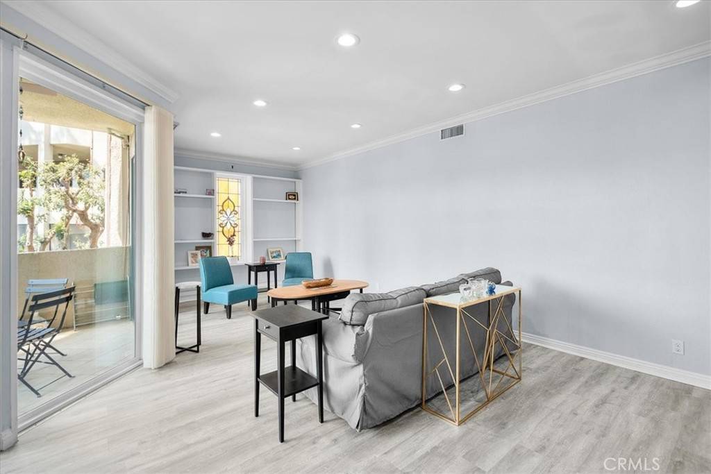 Encino, CA 91316,5216 Yarmouth AVE #106
