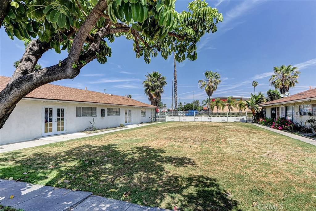 Anaheim, CA 92806,2018 E La Palma AVE