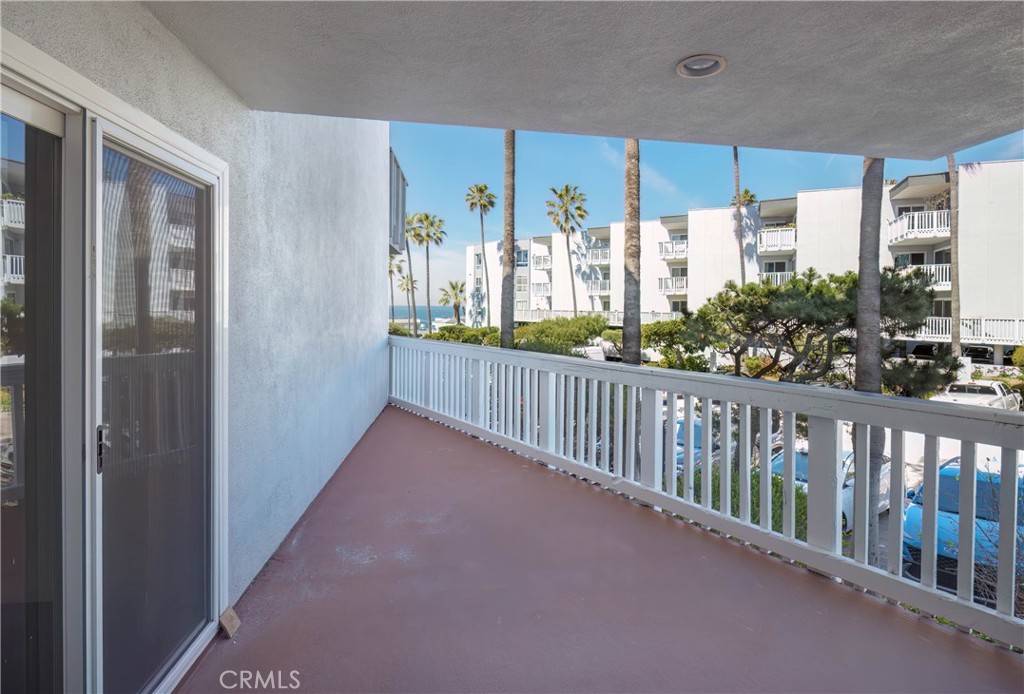 Redondo Beach, CA 90277,640 The Village #104