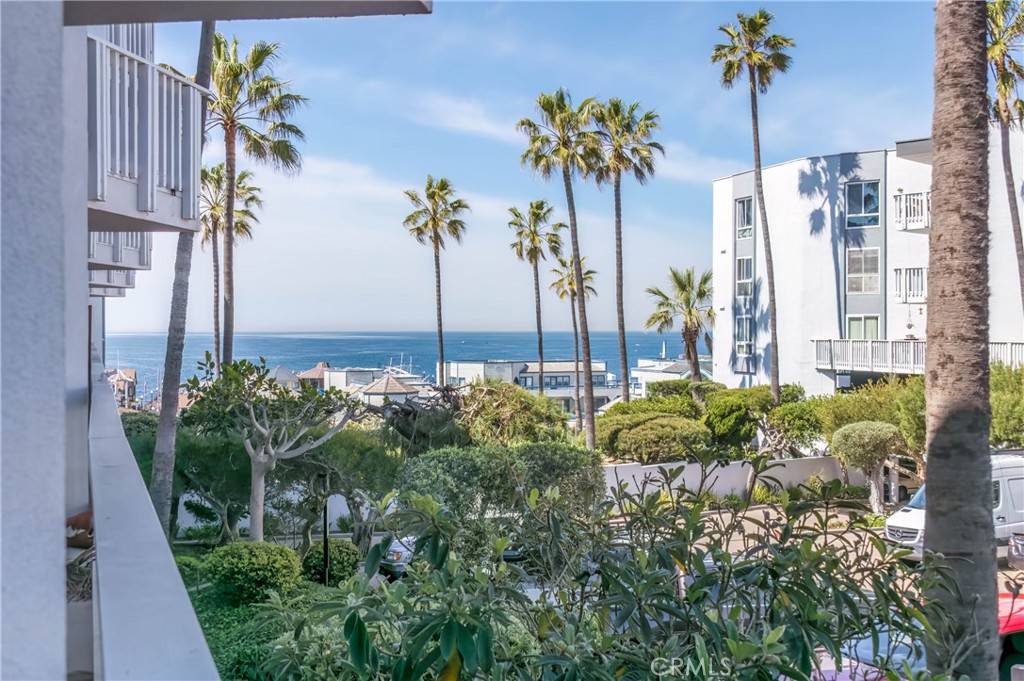 Redondo Beach, CA 90277,640 The Village #104