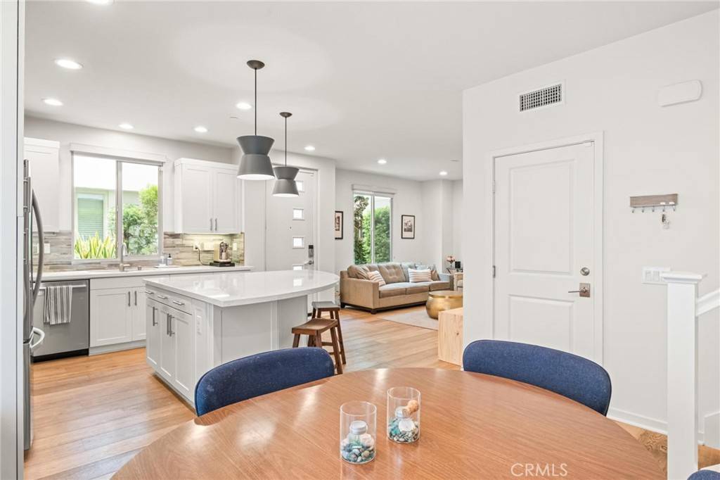 Hawthorne, CA 90250,5225 Pacific Terrace