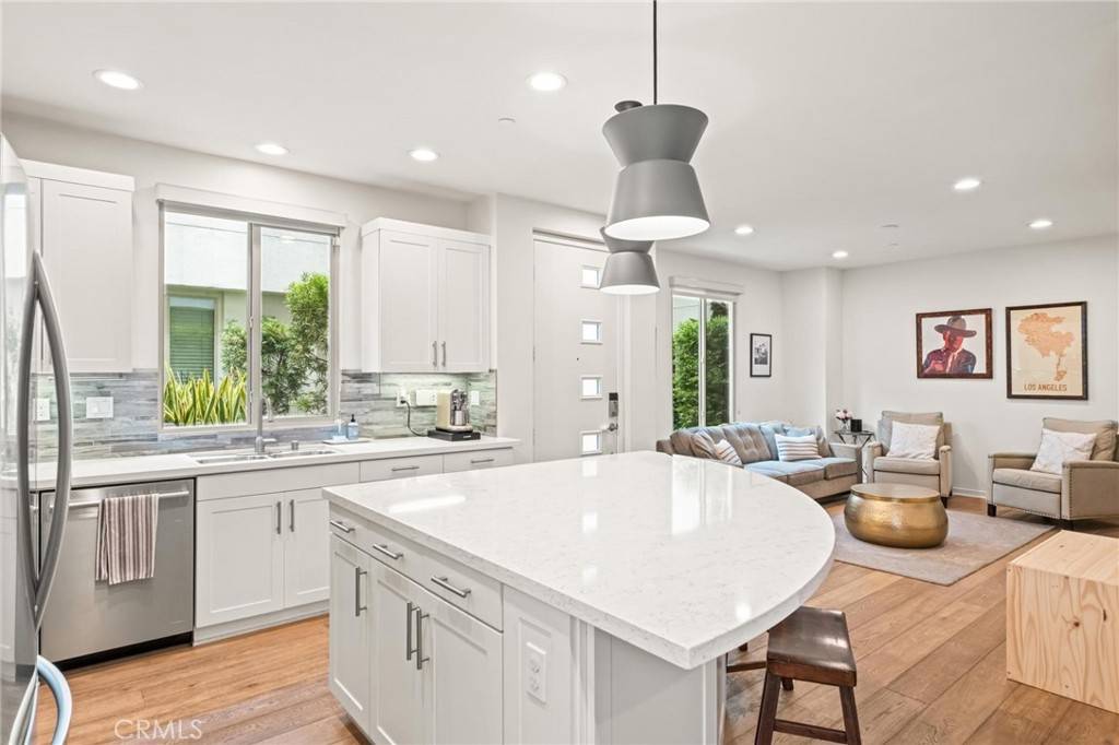 Hawthorne, CA 90250,5225 Pacific Terrace
