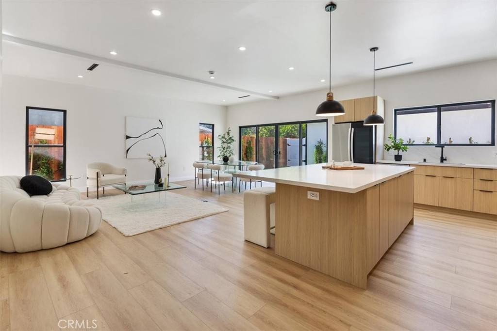 Woodland Hills, CA 91367,22452 Dolorosa ST