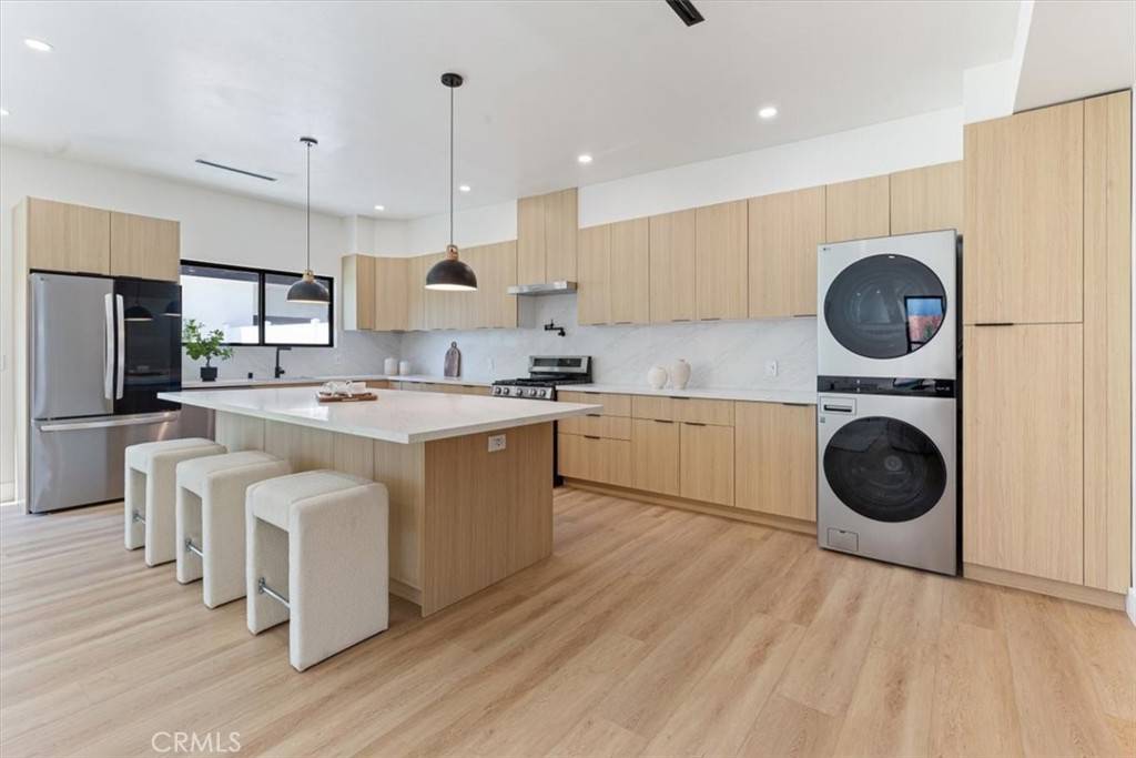 Woodland Hills, CA 91367,22452 Dolorosa ST
