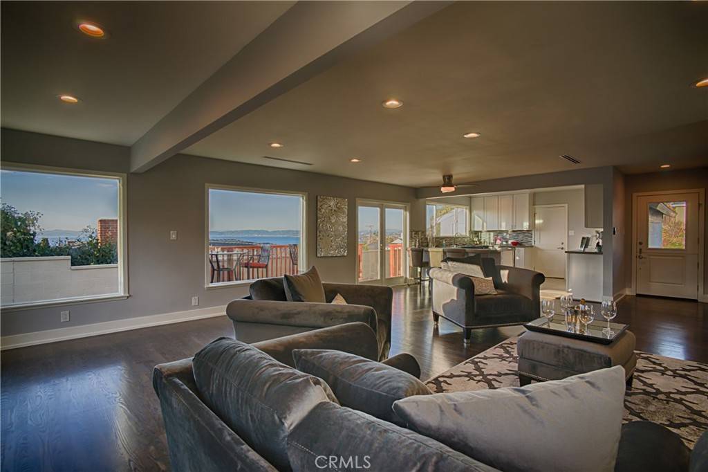 Redondo Beach, CA 90277,214 Via Anita