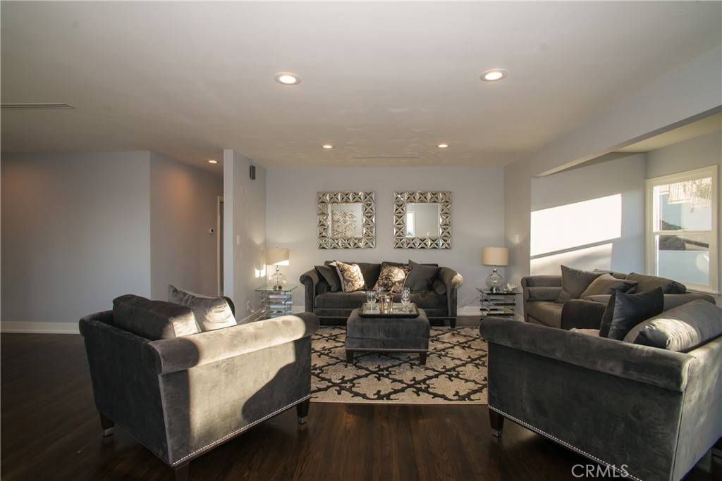 Redondo Beach, CA 90277,214 Via Anita