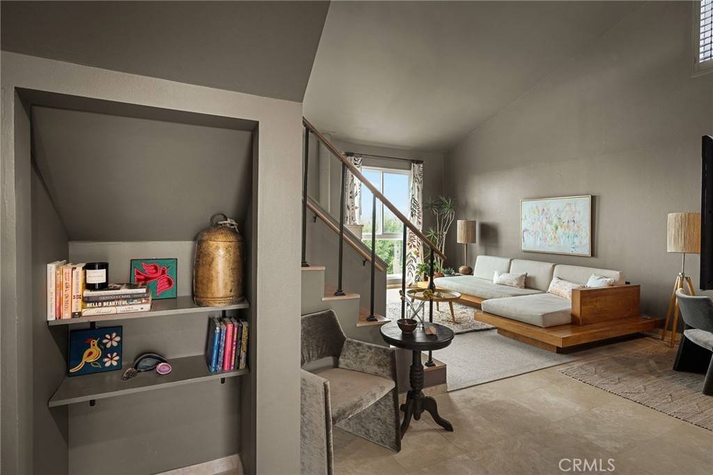 West Hollywood, CA 90069,837 N West Knoll DR #307