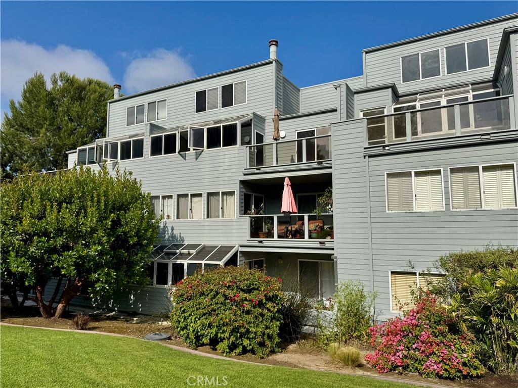 Redondo Beach, CA 90277,240 The Village #108