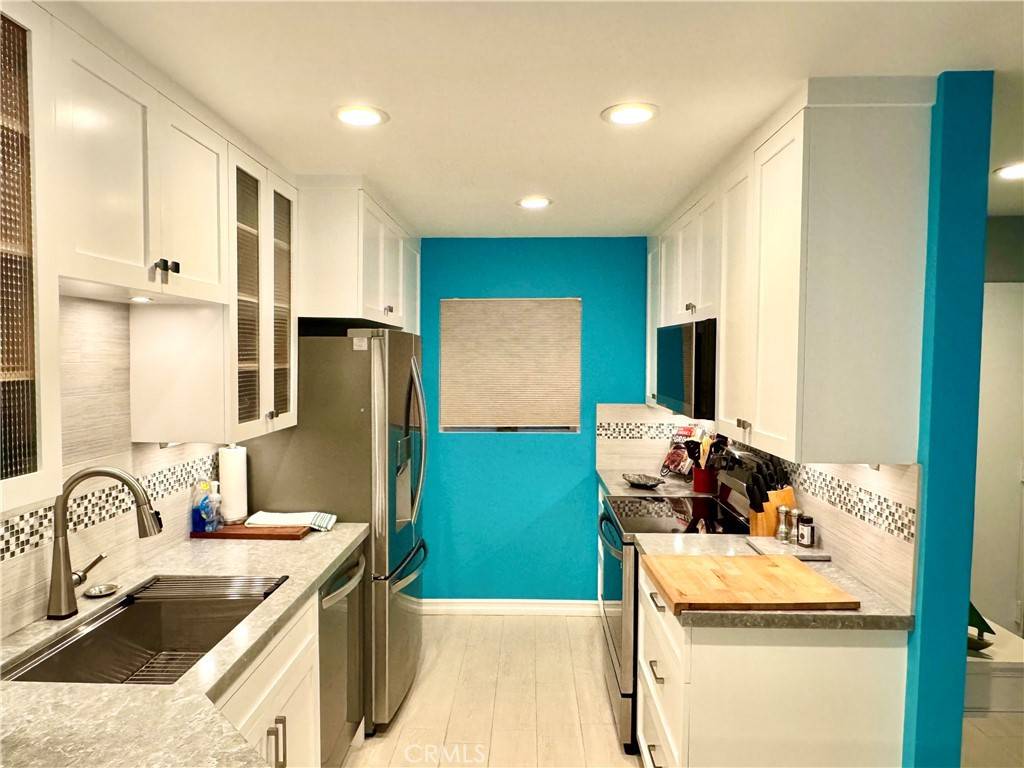 Redondo Beach, CA 90277,240 The Village #108
