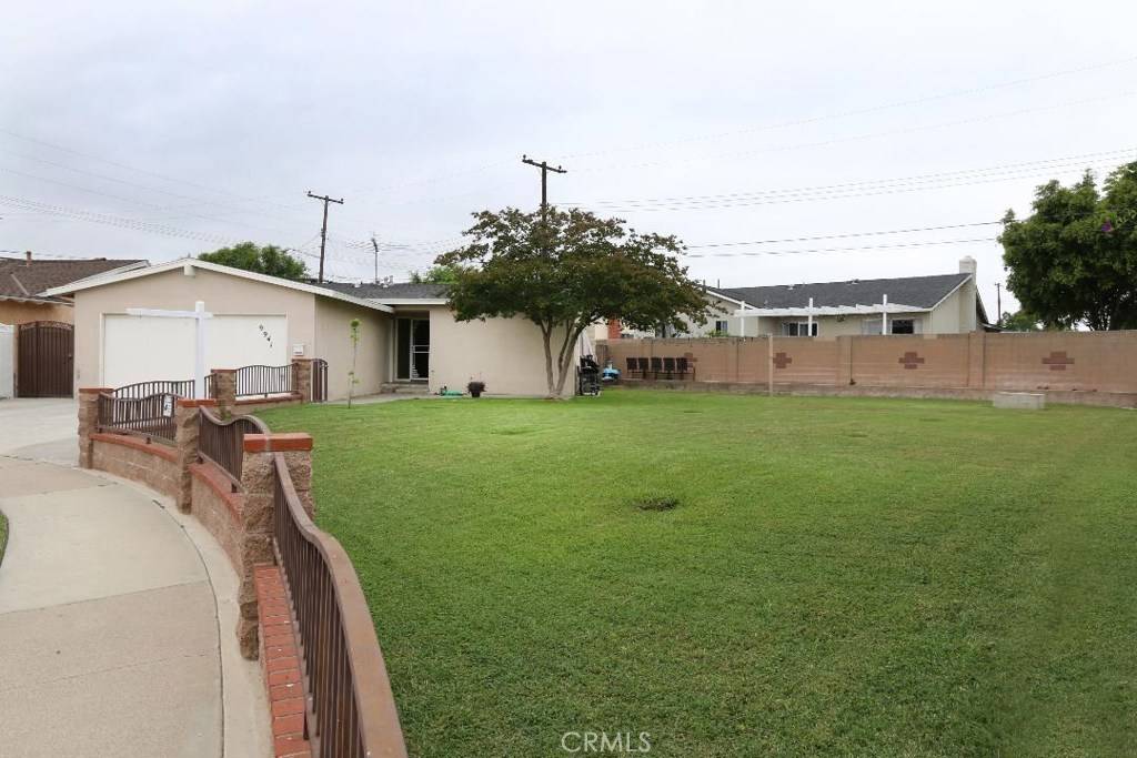 Los Alamitos, CA 90720,9941 Maple ST