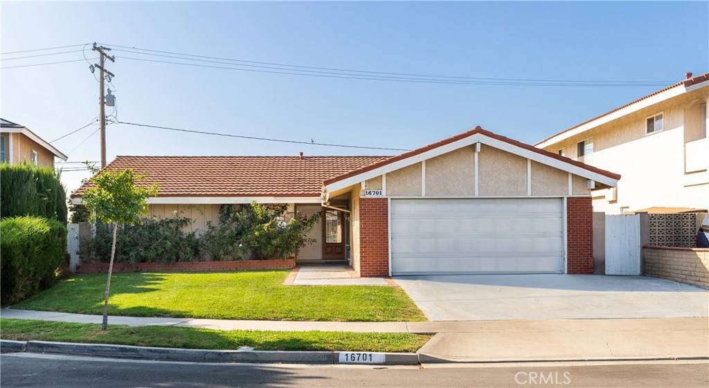 Huntington Beach, CA 92647,16701 Mytinger LN