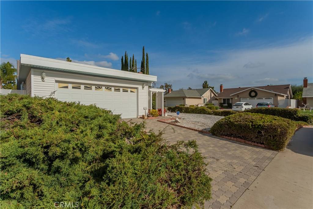 Laguna Hills, CA 92653,22571 Montova