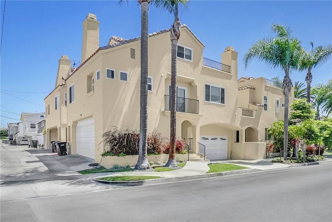 Corona Del Mar, CA 92625,701 Marguerite AVE #2