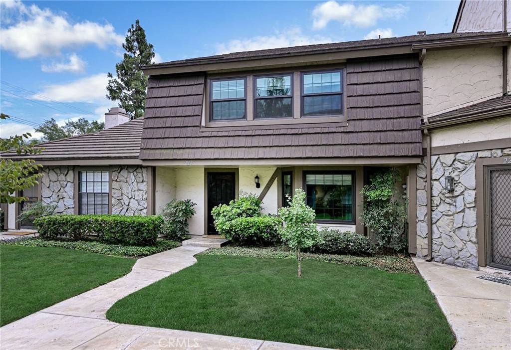 La Habra, CA 90631,227 Brownstone DR