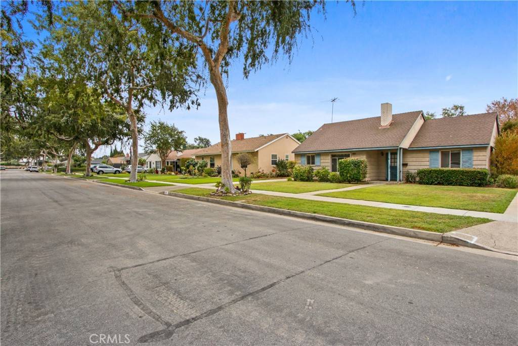 Santa Ana, CA 92706,810 E Avalon AVE E