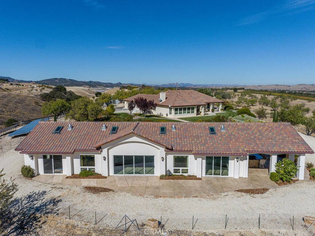 Paso Robles, CA 93446,5495 Vista Serrano Way