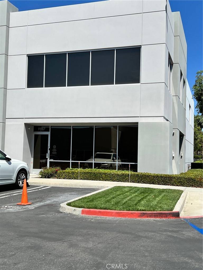 Irvine, CA 92618,9987 Muirlands BLVD