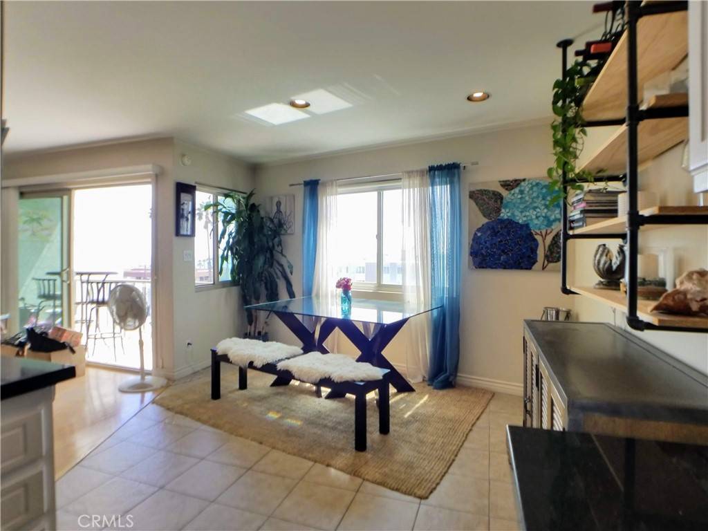 Long Beach, CA 90803,3707 E Livingston DR #402