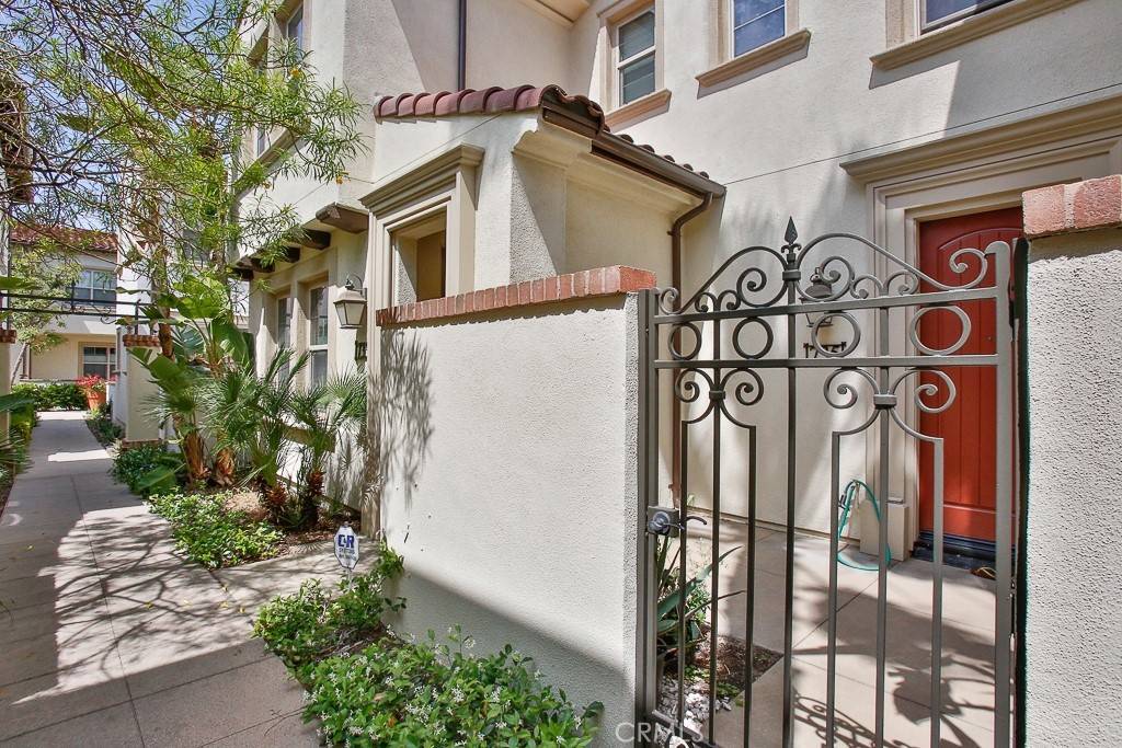 Anaheim, CA 92805,735 E Valencia ST