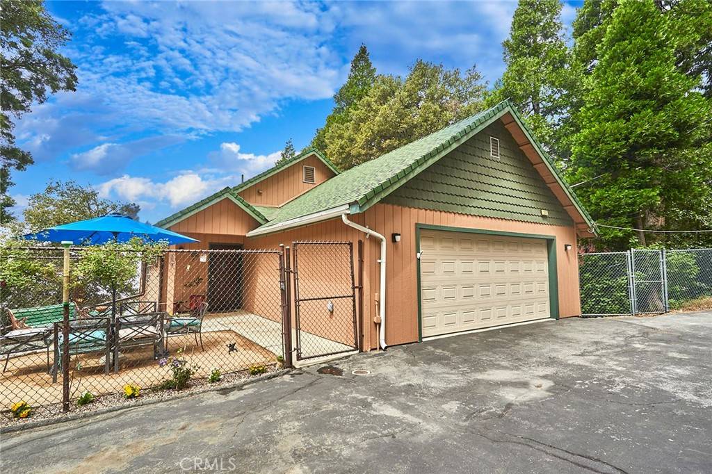 Crestline, CA 92325,1052 Rangers RD