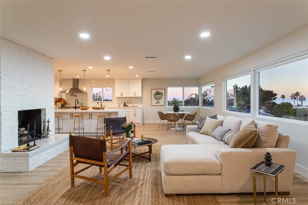 Corona Del Mar, CA 92625,508 De Anza DR