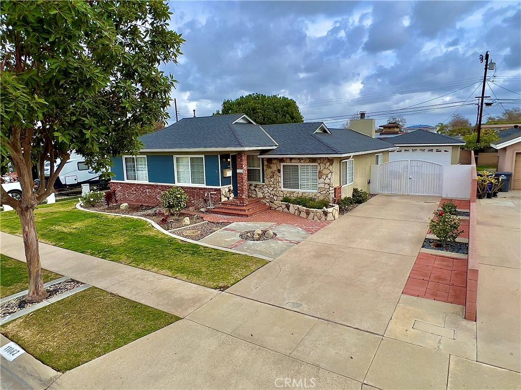 Los Alamitos, CA 90720,11082 Essex DR