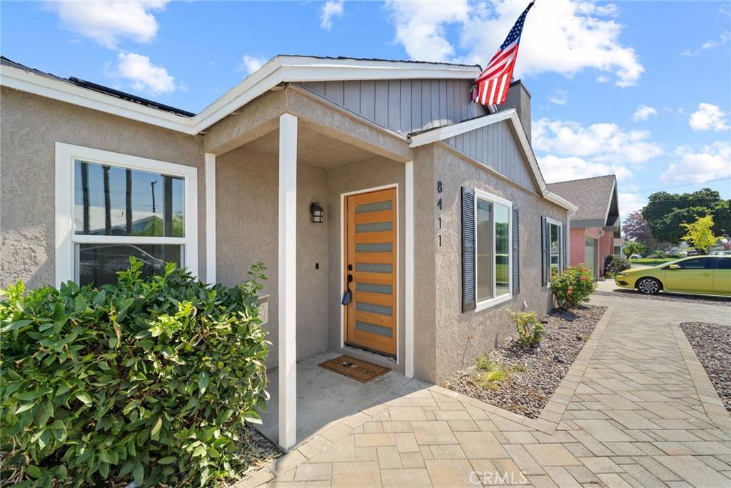 Downey, CA 90242,8411 Comolette ST