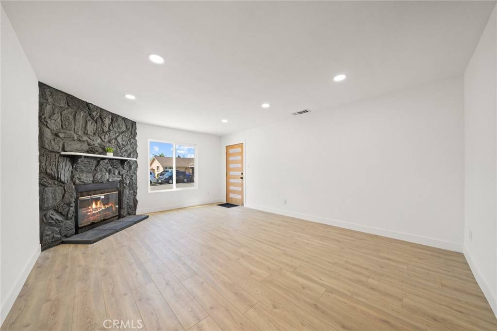Downey, CA 90242,8411 Comolette ST